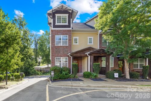 605 Village Main Cir, Davidson, NC, 28036-8121 | Card Image