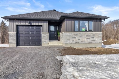 181 Seabert Dr, Arnprior, ON, K7S0K4 | Card Image
