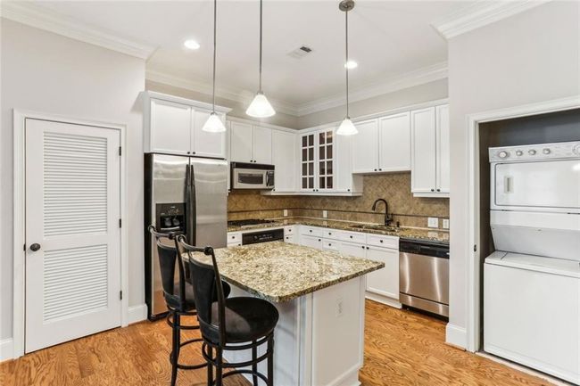 APT-1402 - 11 Perimeter Ctr E, Condo with 2 bedrooms, 2 bathrooms and 2 parking in Atlanta GA | Image 6