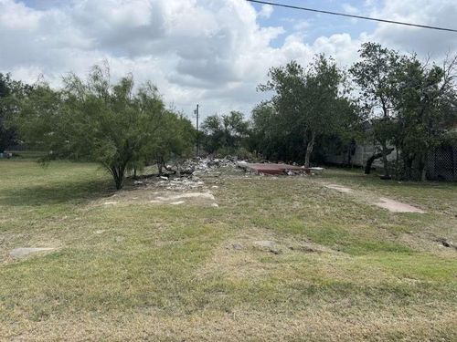 207 W 2nd St, Bishop, TX, 78343-2118 | Card Image