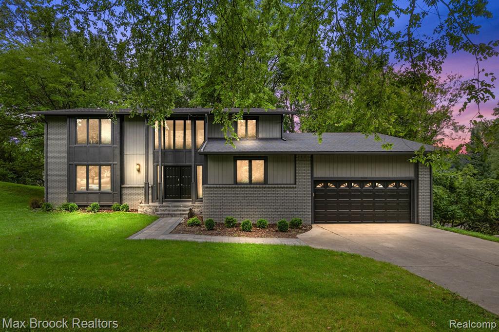 Ashton Dr, Rochester Hills, MI 48309