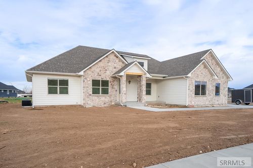 5768 Dune Village Way, Idaho Falls, ID, 83404-8364 | Card Image