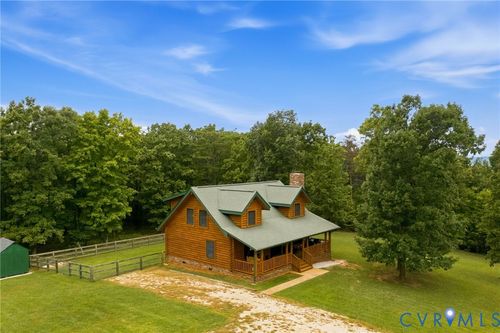 2325 Meadow Dr, Appomattox, VA, 24522-8951 | Card Image