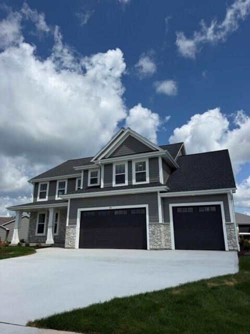 490 Talbots Woods Dr, Dousman, WI, 53118 | Card Image
