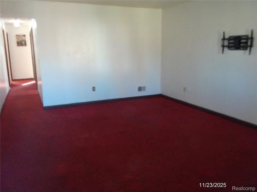 16682 Eastland St, Roseville, MI, 48066-2035 | Card Image
