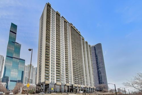 1727-400 E Randolph St, Chicago, IL, 60601-7310 | Card Image