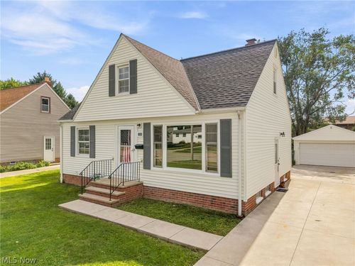 1666 Ridgeview Dr, Wickliffe, OH, 44092-1537 | Card Image