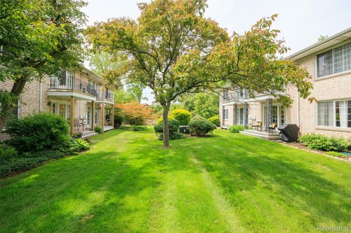s1-7-42309 Woodward Ave, Bloomfield Hills, MI, 48304-5040 | Card Image