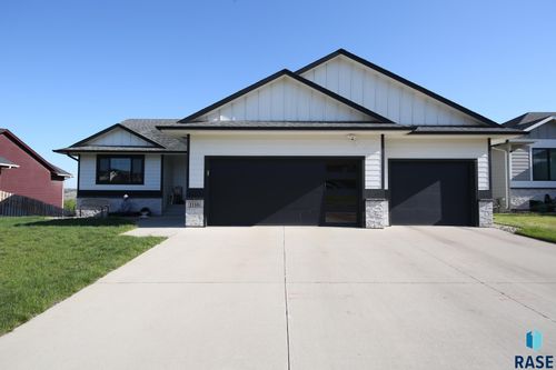1116 N Archer Dr, Sioux Falls, SD, 57103-1217 | Card Image