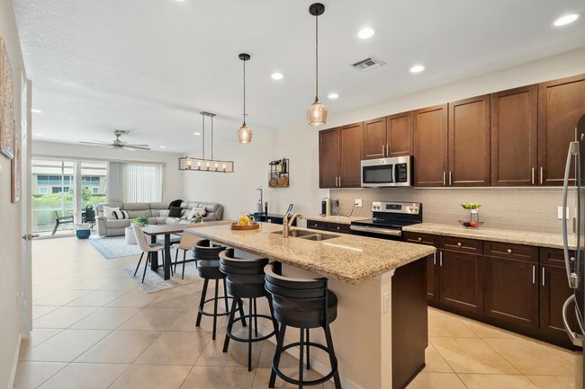524 Sw Glen Crest Way, Condo with 3 bedrooms, 3 bathrooms and null parking in Stuart FL | Image 7