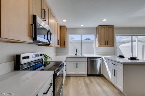 225 Greenbriar Townhouse Way, Las Vegas, NV, 89121-2467 | Card Image