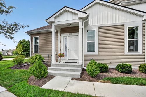 511 Amherst Dr, Sycamore, IL, 60178-8914 | Card Image