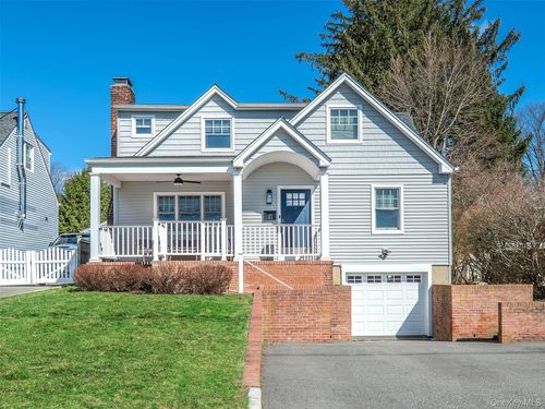 17 Winans Pl, Locust Valley, NY, 11560-1827 | Card Image