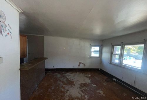 266 Station Rd, Bellport, NY, 11713-2113 | Card Image