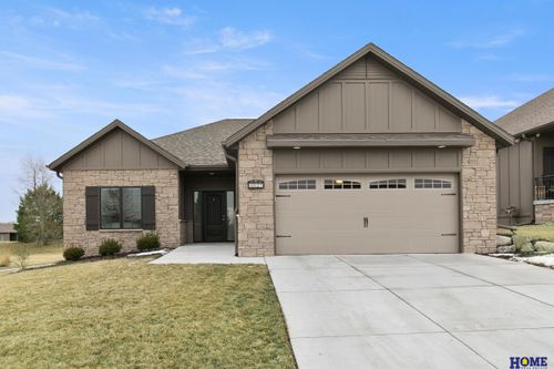 10127 Edge Water Ln, Lincoln, NE, 68527-2579 | Card Image