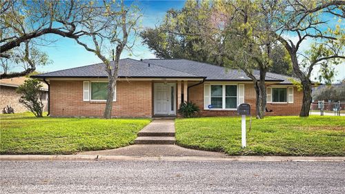 1100 Adeline St, Sinton, TX, 78387-2909 | Card Image
