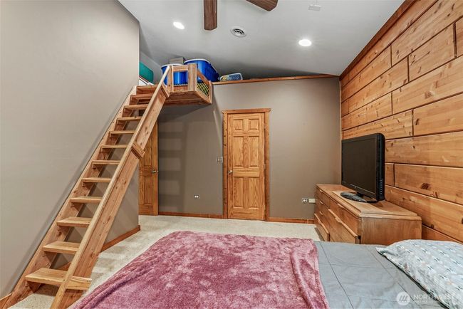 Tons of storage | Image 33