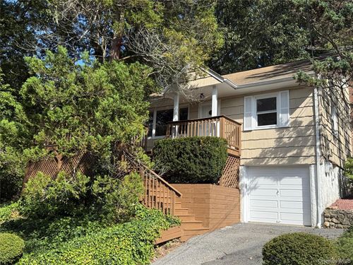 19 Cotswold Dr, Centerport, NY, 11721-1737 | Card Image