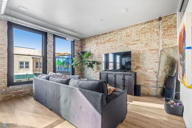 Home-1.jpg | Image 10
