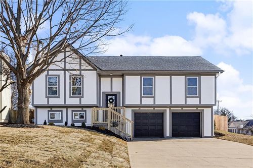 5005 Grandview St, Shawnee, KS, 66203-1795 | Card Image