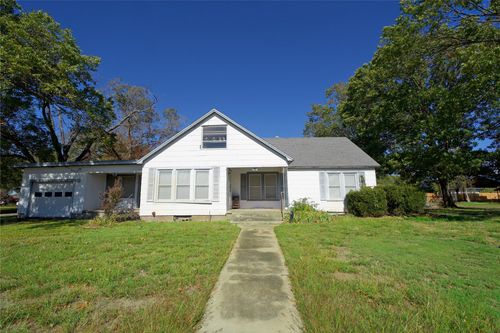 216 W 4th St, Muenster, TX, 76252-2435 | Card Image