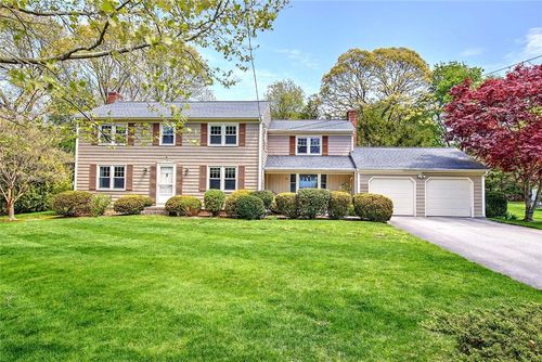 11 Henry Dr, Barrington, RI, 02806-2523 | Card Image