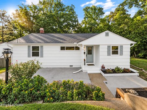 129 Amherst Ln, Oak Ridge, TN, 37830-5804 | Card Image