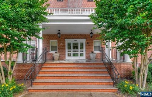 73-465-73 Valley St, Maplewood, NJ, 07040-1330 | Card Image