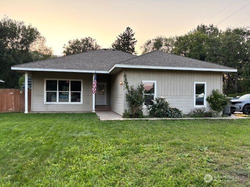 420 Juniper St, Oroville, WA, 98844-9226 | Card Image