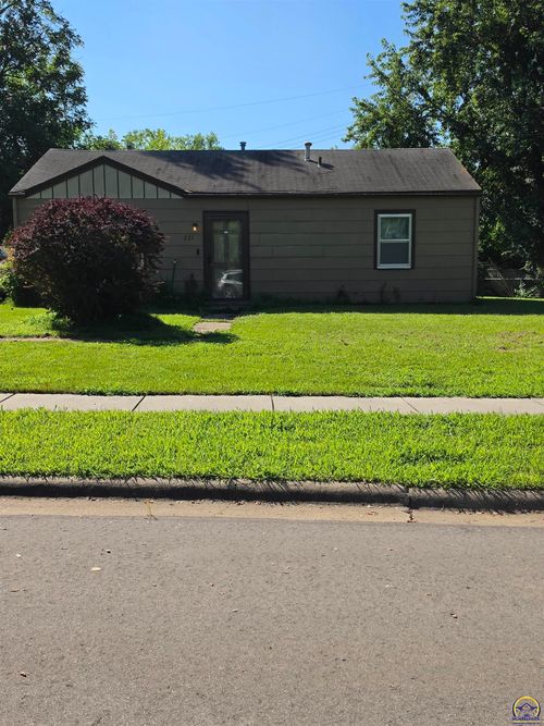 221 Se 35th Ter, Topeka, KS, 66605-2815 | Card Image