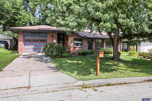 3215 Curtis Dr, Lincoln, NE, 68506-5626 | Card Image