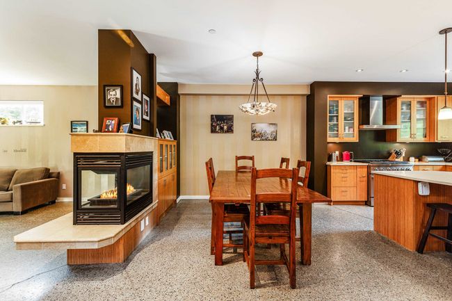 1687 Edwards Rd, Home with 4 bedrooms, 4 bathrooms and 4 parking in Squamish BC | Image 11