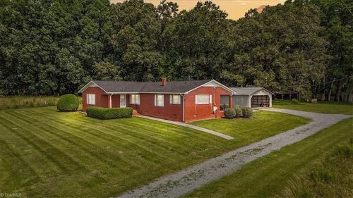 6277 Bennett Rd, Seagrove, NC, 27341-8044 | Card Image