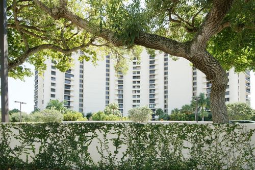 apt-302-2480 Presidential Way, West Palm Beach, FL, 33401-1354 | Card Image