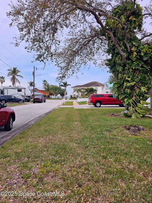 1735 E Central Ave, Merritt Island, FL, 32952-5636 | Card Image