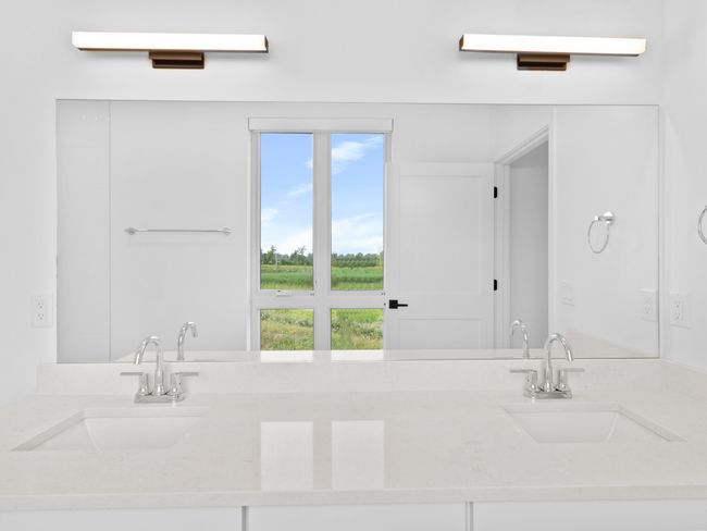 Primary Bedroom Bathroom | Image 16
