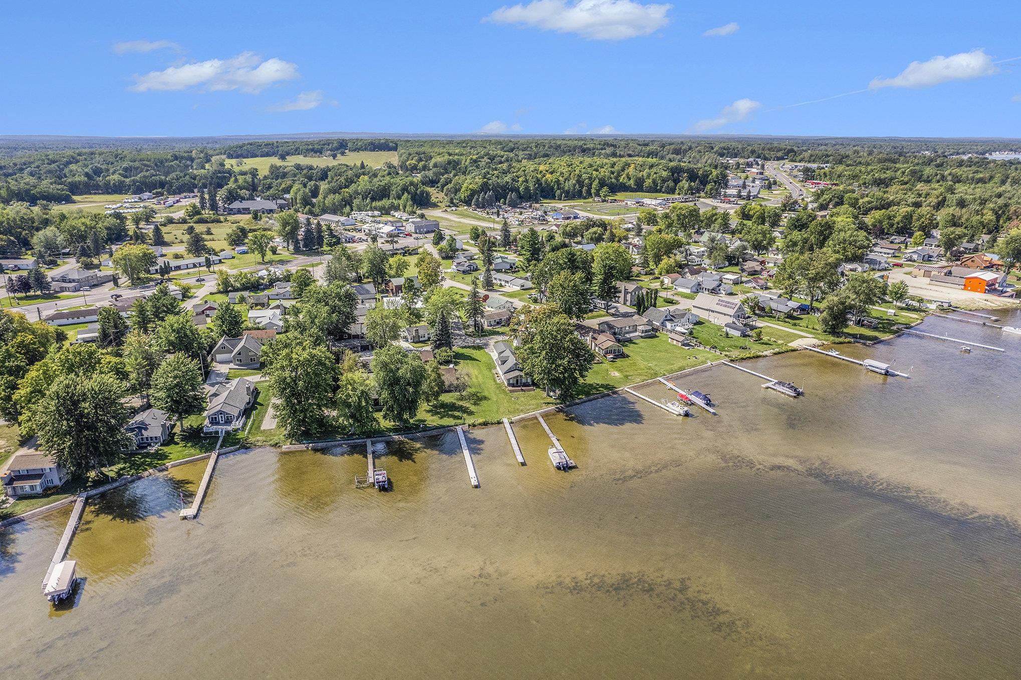 Walter St, Houghton Lake, MI 48629