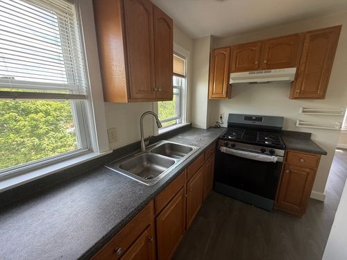 3-287 Grove St, Brockton, MA, 02302-3684 | Card Image