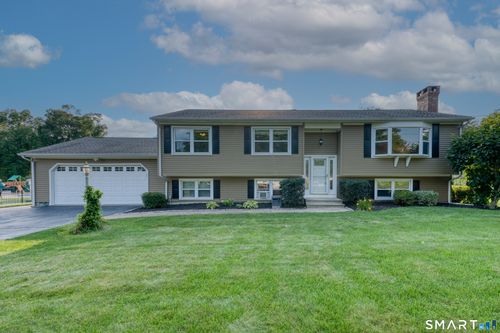 16 Brockett Farm Road, North Haven, CT, 06473 | Card Image
