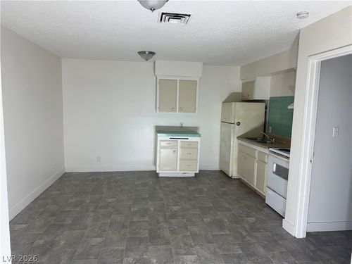2-1808 Fairfield Ave, Las Vegas, NV, 89102-2866 | Card Image
