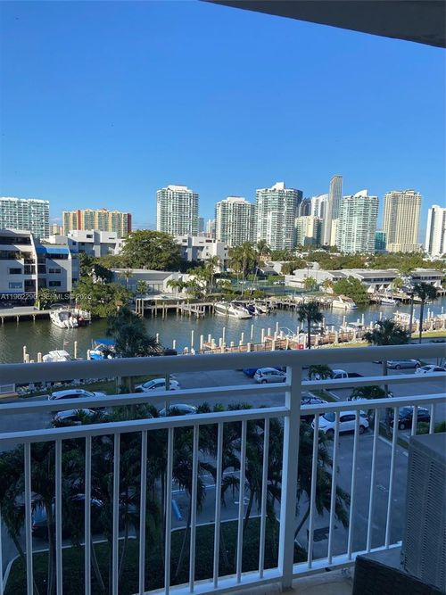 apt-526-400 Kings Point Dr, Sunny Isles Beach, FL, 33160-4734 | Card Image