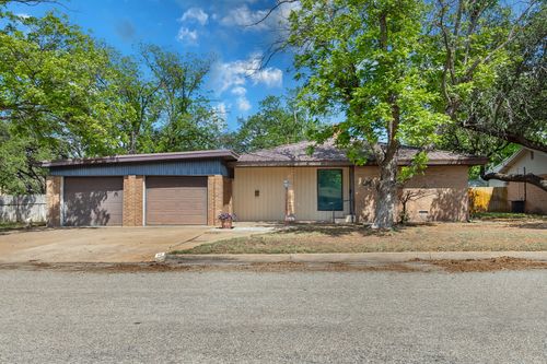2009 S China St, Brady, TX, 76825-7311 | Card Image