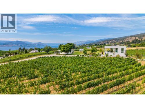 1243 Evans Ave, House with 3 bedrooms, 1 bathrooms and 3 parking in Penticton BC | Card Image