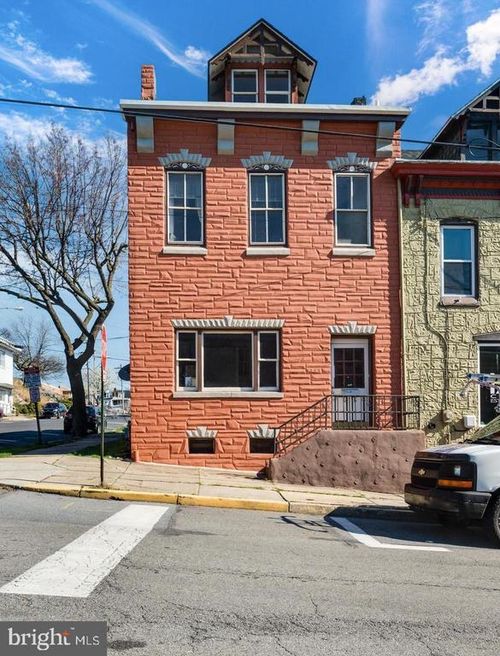 245 Chestnut St, WEST READING, PA, 19611-1351 | Card Image