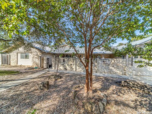 310 Oak Park, Boerne, TX, 78006 | Card Image