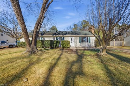 1616 Woodbriar Ln, Chesapeake, VA, 23323-5715 | Card Image