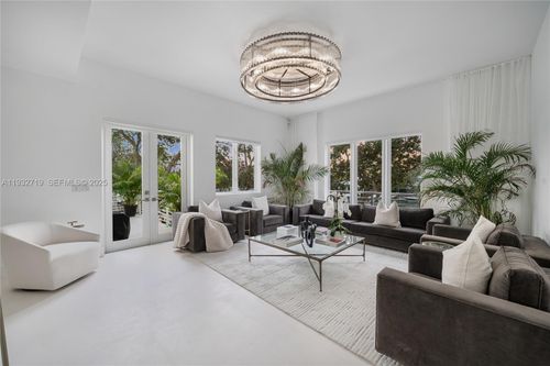 6109-6109 Laguna Dr W, Miami Beach, FL, 33141-5865 | Card Image