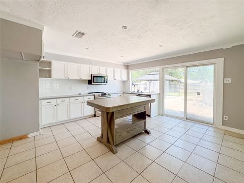 425 Solitude Dr, Garland, TX, 75043-3354 | Card Image