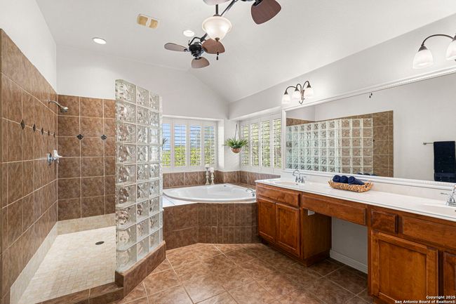 151 Player Rdg, House other with 4 bedrooms, 3 bathrooms and null parking in Spring Branch TX | Image 13