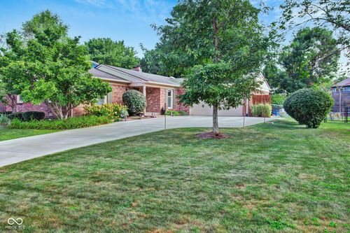 820 Hickory Way, Noblesville, IN, 46062-8516 | Card Image